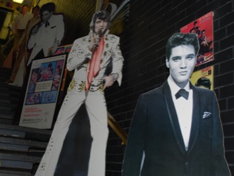 This image caption will be long enough that it extends to multiple lines