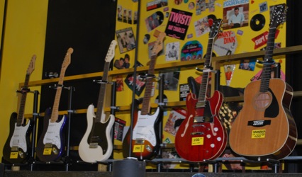 This image caption will be long enough that it extends to multiple lines